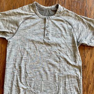 Lululemon Men's Vent Tech Henley Shirt Size Small